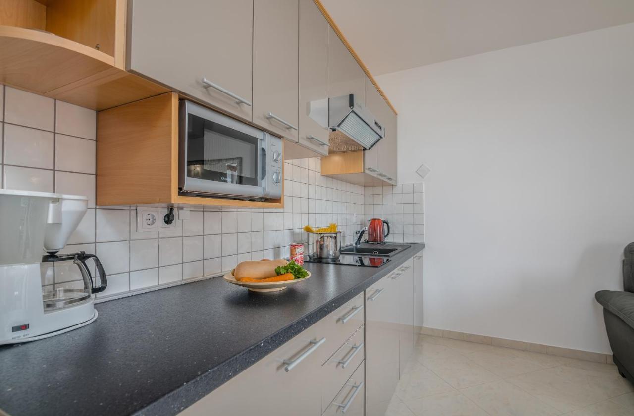 Apartments Kvarner 2 Malinska Bagian luar foto