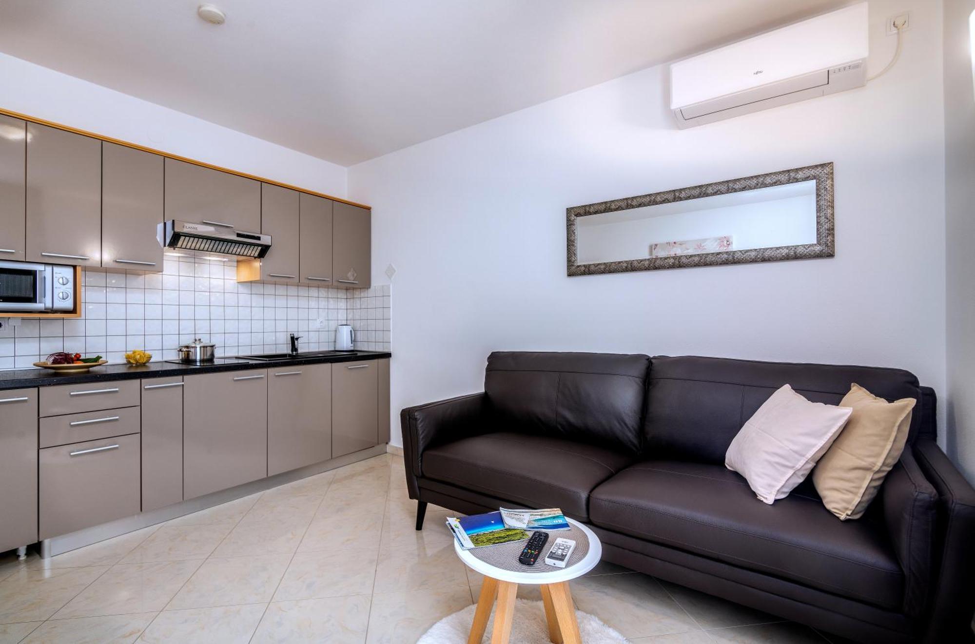 Apartments Kvarner 2 Malinska Bagian luar foto