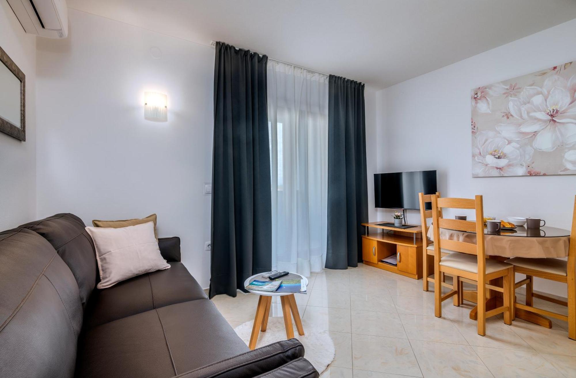 Apartments Kvarner 2 Malinska Bagian luar foto