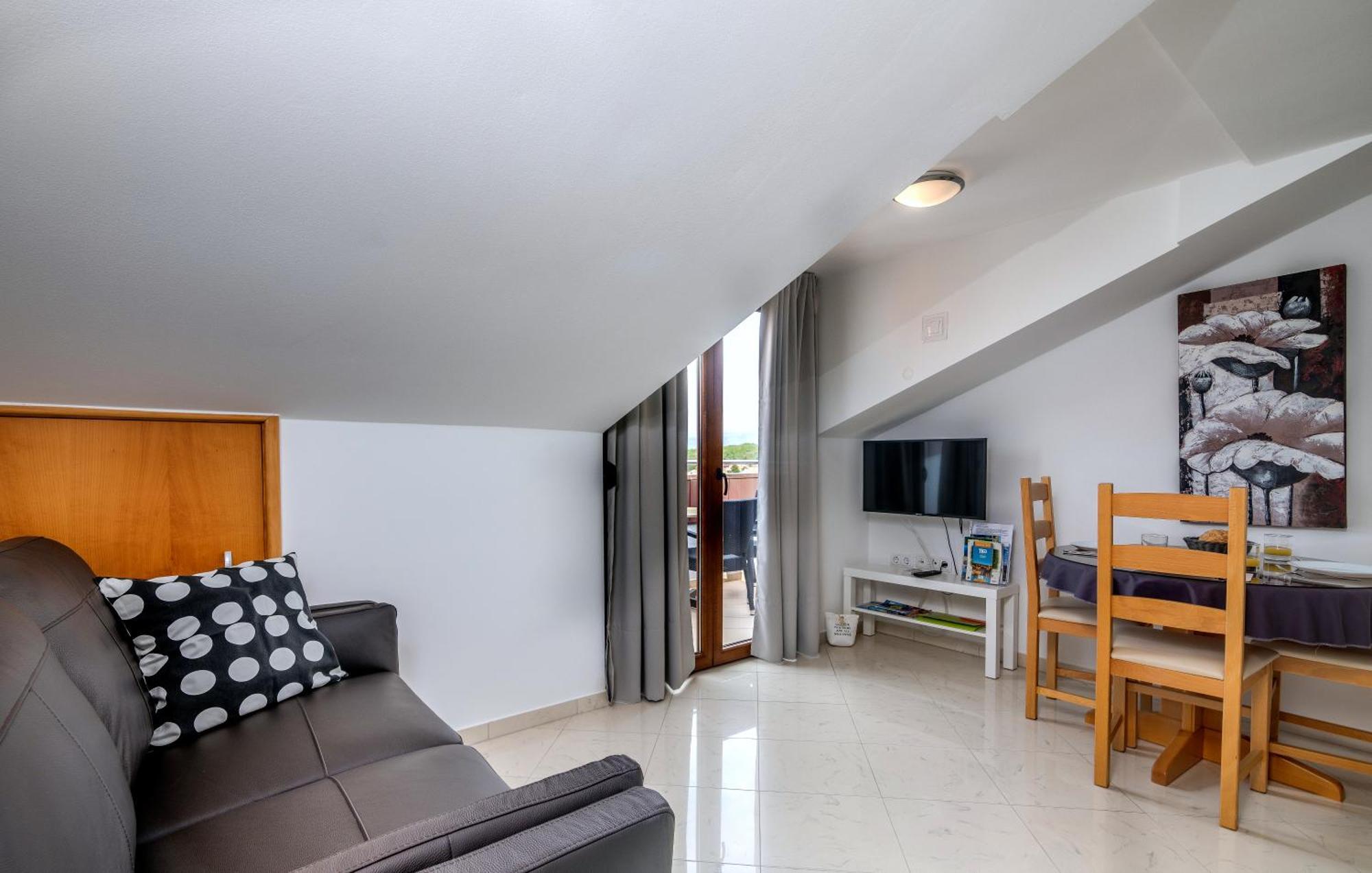Apartments Kvarner 2 Malinska Bagian luar foto